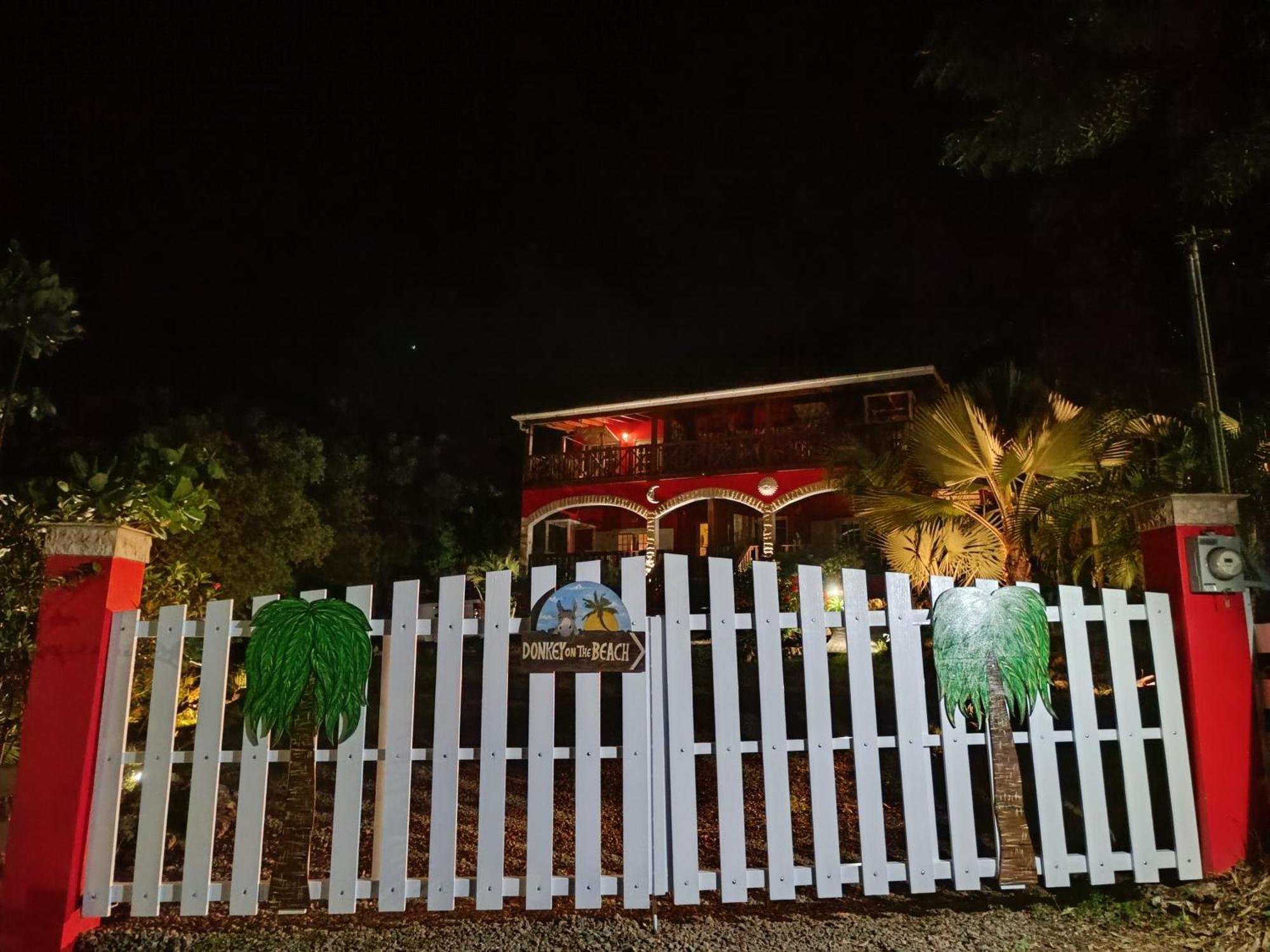 Donkey On The Beach Cobbs Cross Exterior foto